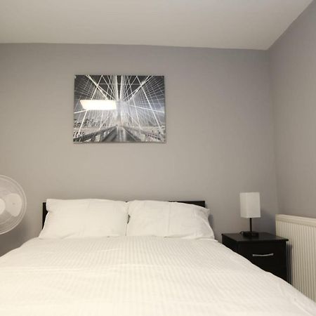 A A Guest Rooms Woolwich ลอนดอน ภายนอก รูปภาพ