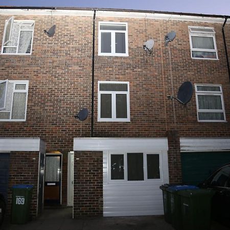 A A Guest Rooms Woolwich ลอนดอน ภายนอก รูปภาพ
