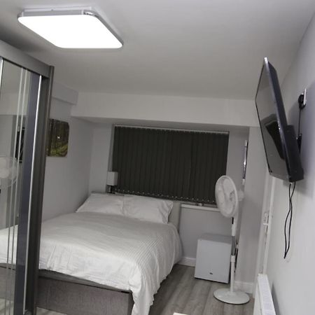 A A Guest Rooms Woolwich ลอนดอน ภายนอก รูปภาพ