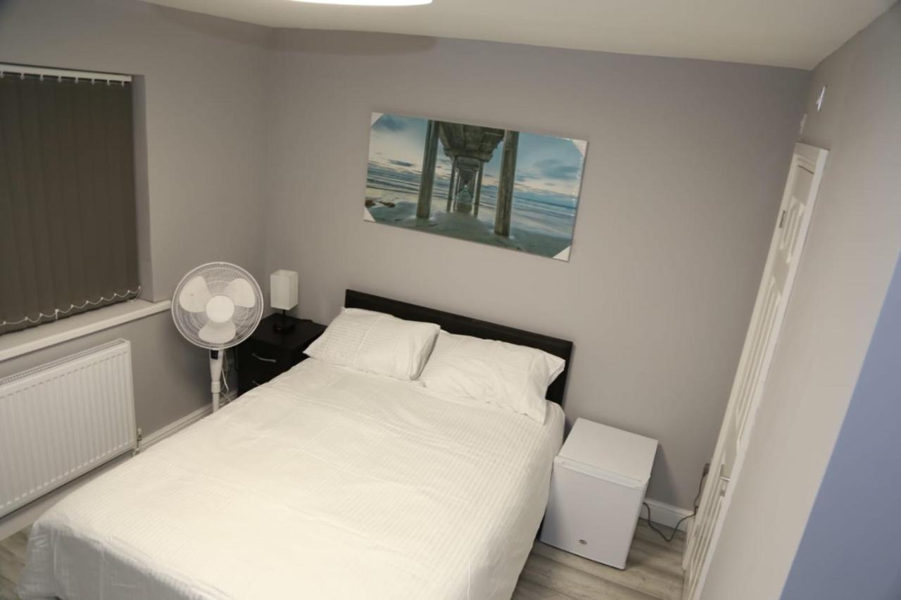 A A Guest Rooms Woolwich ลอนดอน ภายนอก รูปภาพ