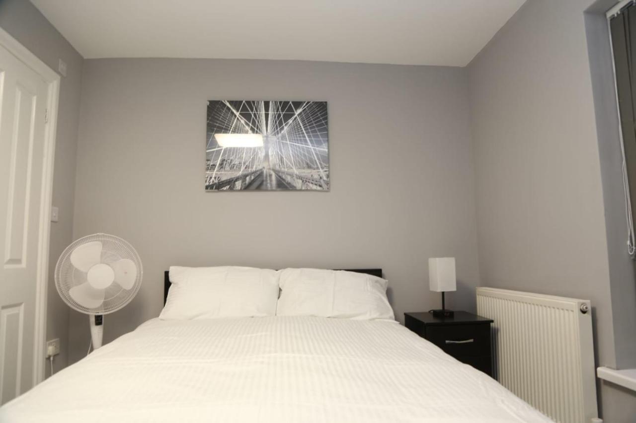 A A Guest Rooms Woolwich ลอนดอน ภายนอก รูปภาพ