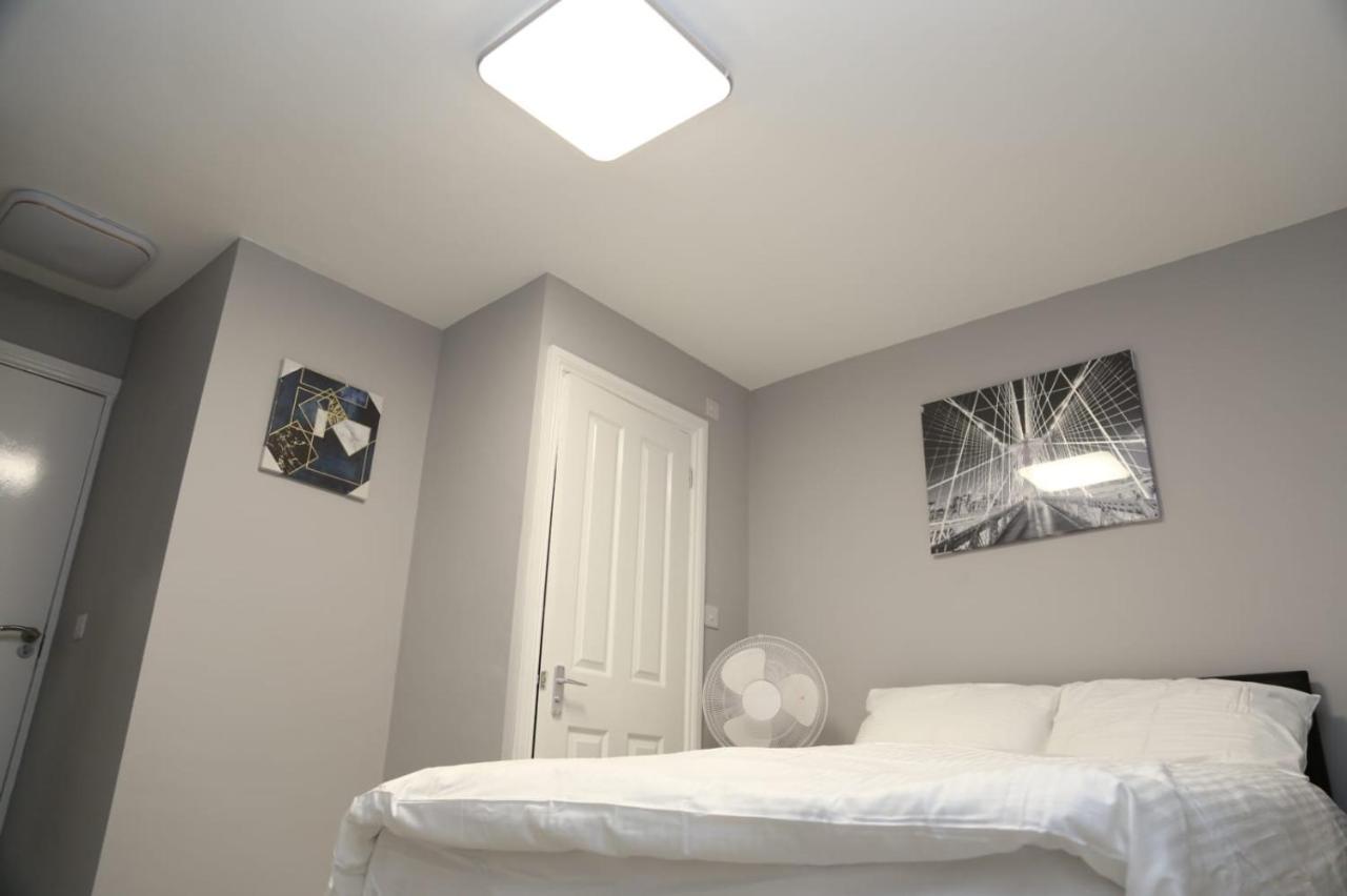 A A Guest Rooms Woolwich ลอนดอน ภายนอก รูปภาพ