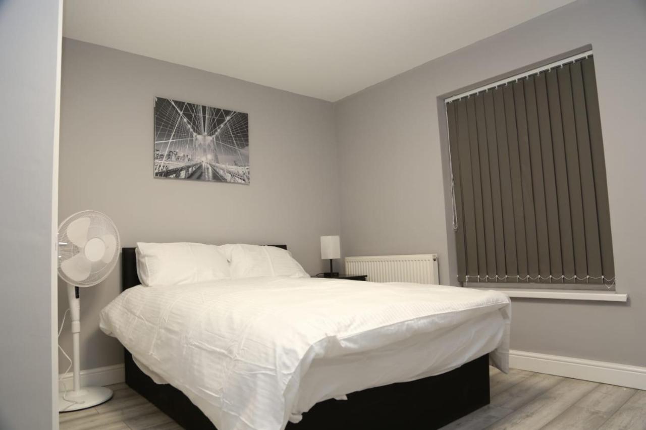 A A Guest Rooms Woolwich ลอนดอน ภายนอก รูปภาพ