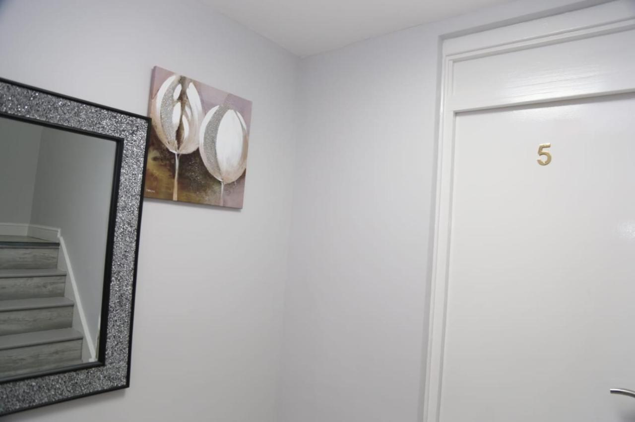A A Guest Rooms Woolwich ลอนดอน ภายนอก รูปภาพ