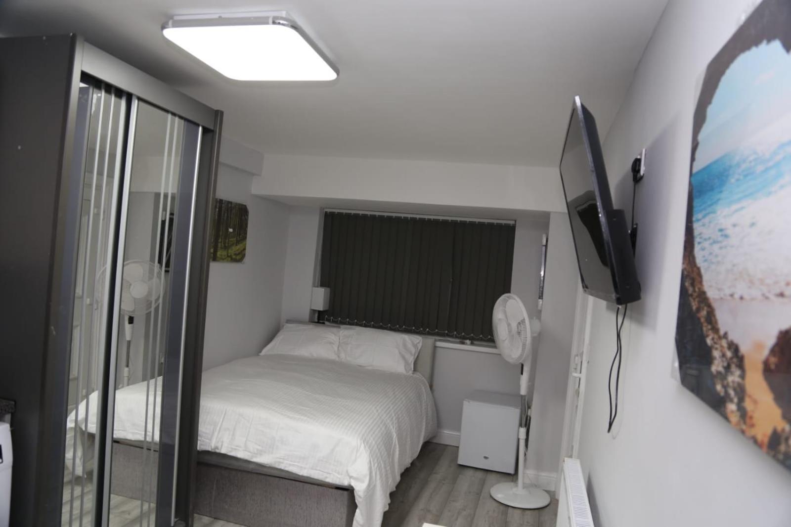 A A Guest Rooms Woolwich ลอนดอน ภายนอก รูปภาพ