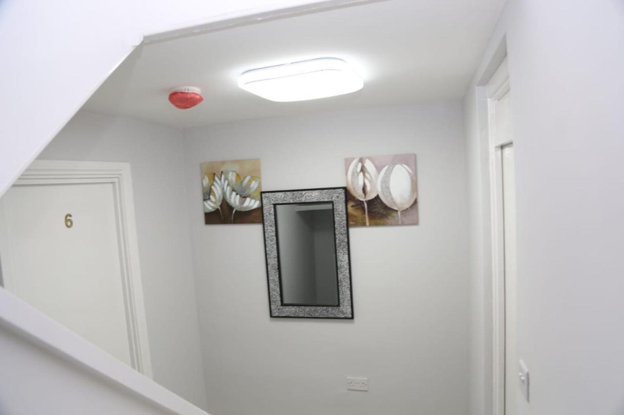 A A Guest Rooms Woolwich ลอนดอน ภายนอก รูปภาพ