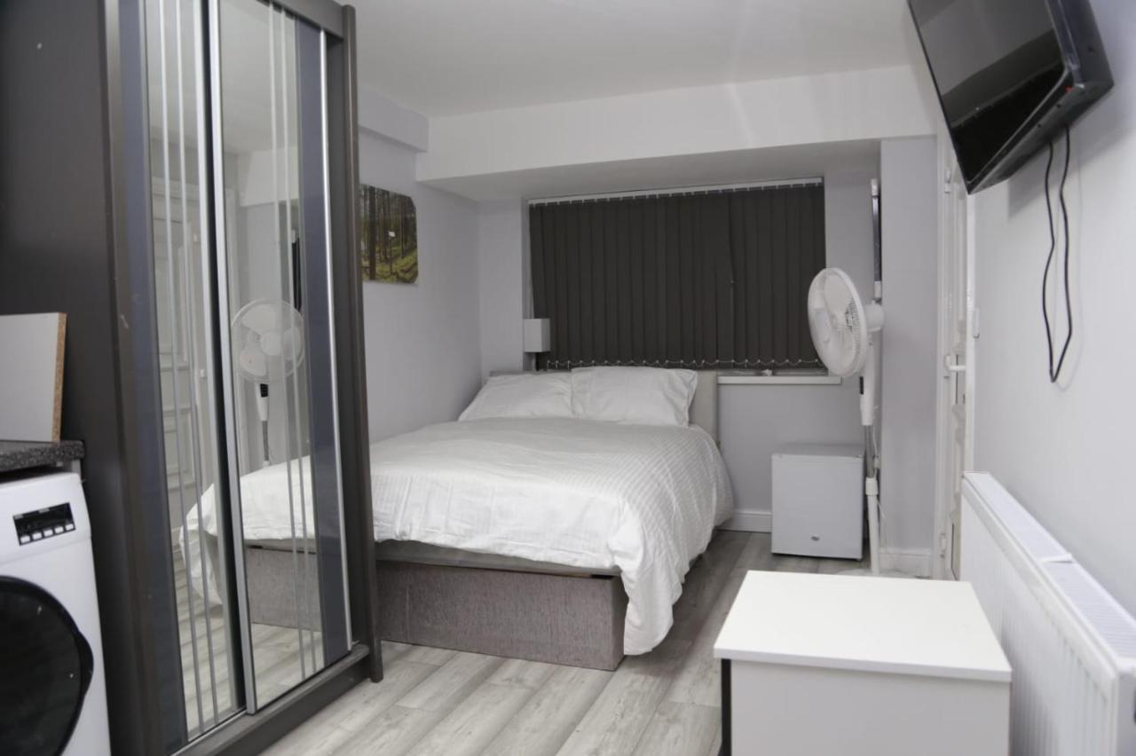 A A Guest Rooms Woolwich ลอนดอน ภายนอก รูปภาพ